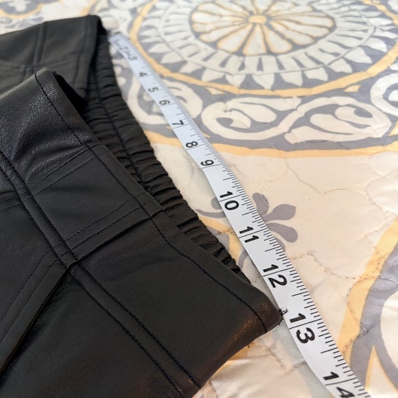 Spanx Vegan Leather Like Noir Black Shaping Jogger Pants, pockets, Medium - Picture 9 of 13